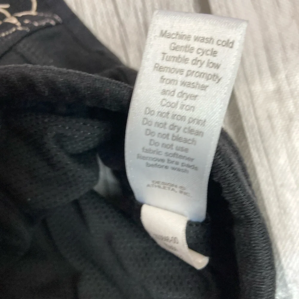 ATHLETA Women’s Black design racerback sports bra